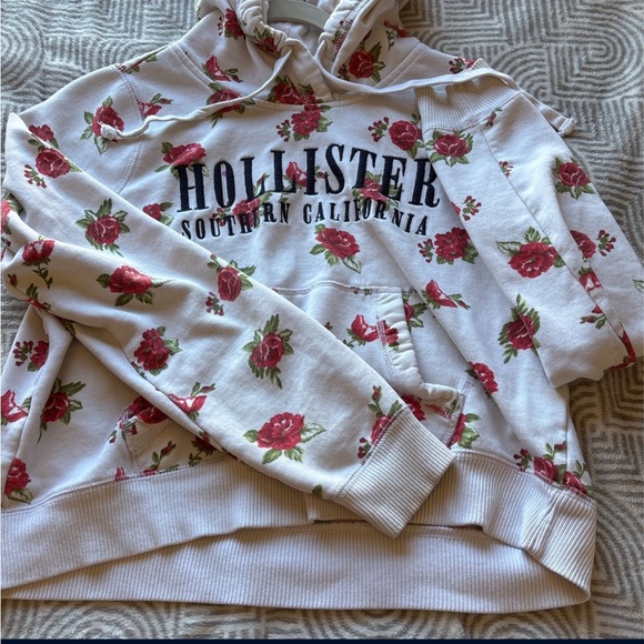 HOLLISTER - Picture 2 of 7